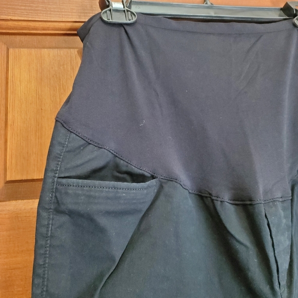 Maternity Pixie Cropped Chino Pants, Old Navy, Black, Size 10 - Picture 2 of 5